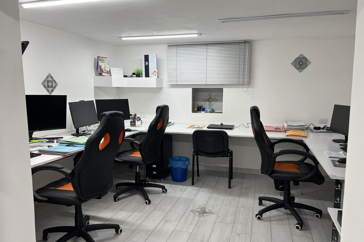 Uno scorcio dell'ambiente di lavoro dello studio tecnico Gasparre