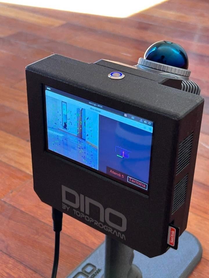 Lo scanner laser dello studio in funzione, con l'anteprima della scansione sullo schermo